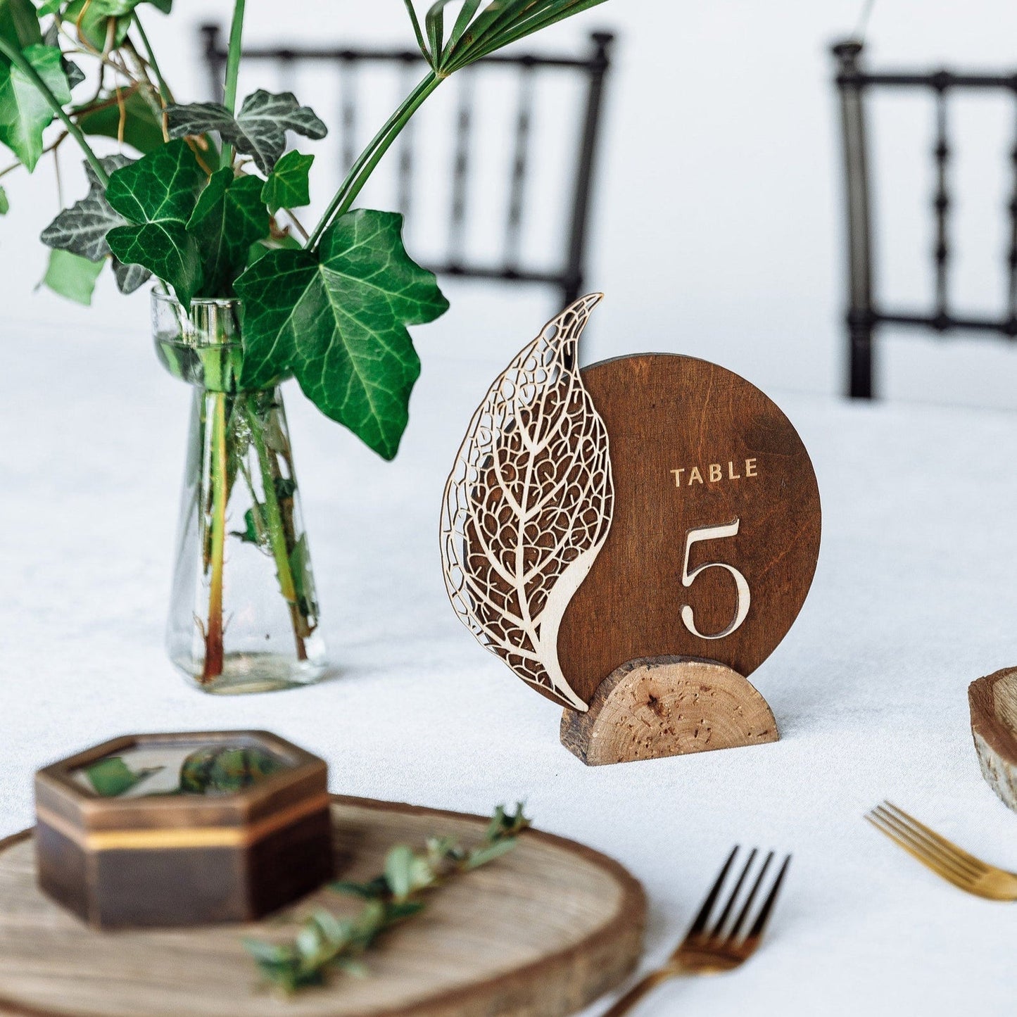 Номерки на столи
Номерки дерев'яні настільні
Таблички для нумерації столів
Незвичний стиль Природній дизайн Лісова пісня Table 5 Нумерація столів із дерева