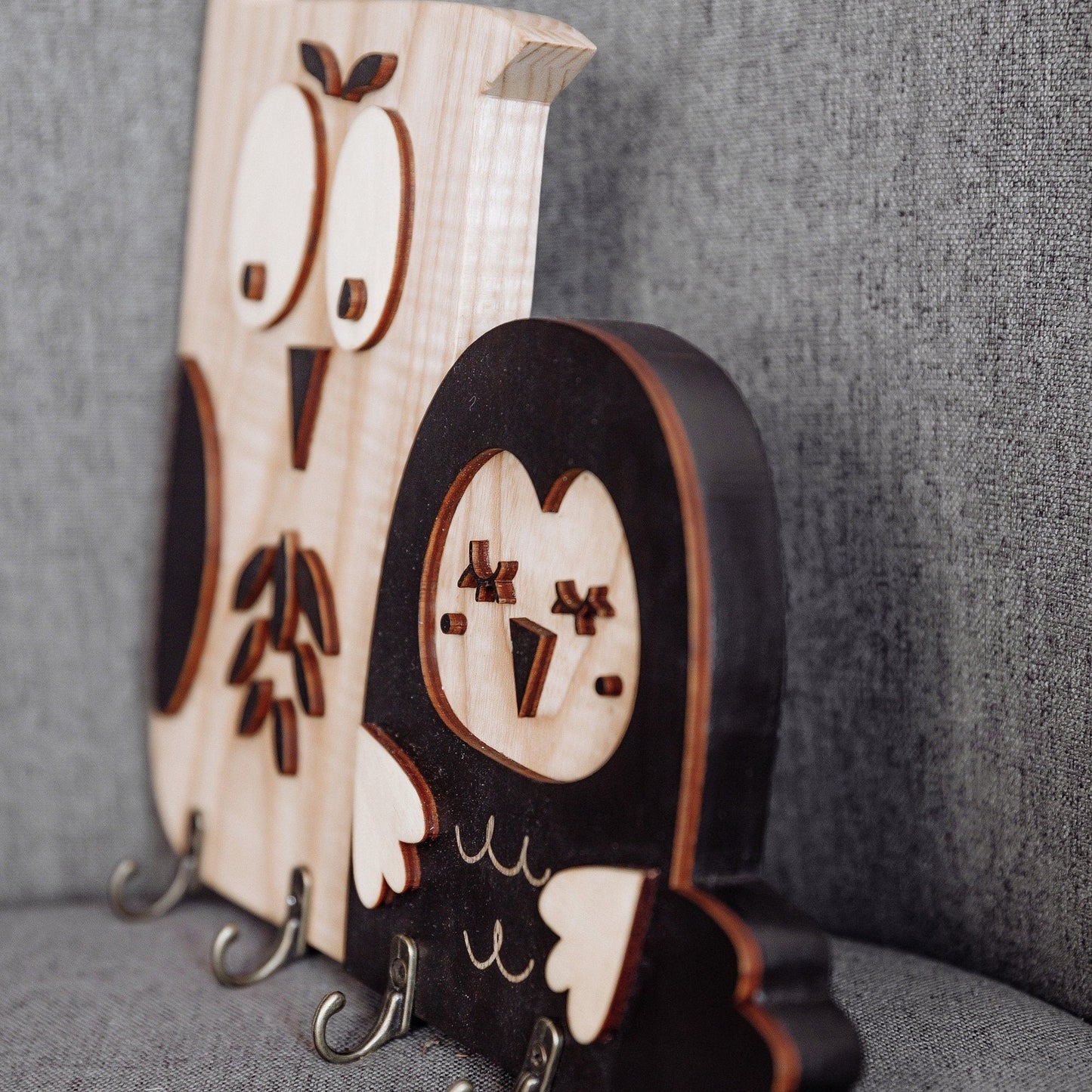 ключниця настінна дерев'яна
ключниця дерев'яна Сова
Дерев’яний тримач для ключів