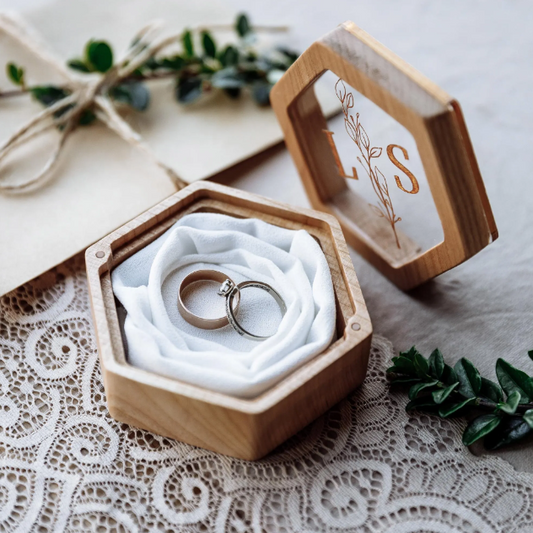 Wedding ring box with magnets ∙ Hexagon BEIGE