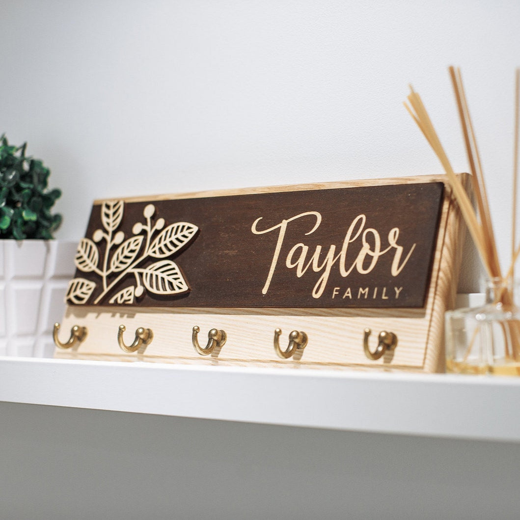 Юск передпокій
Настінні ключниці
Навісний органайзер для ключів з натурального дерева
