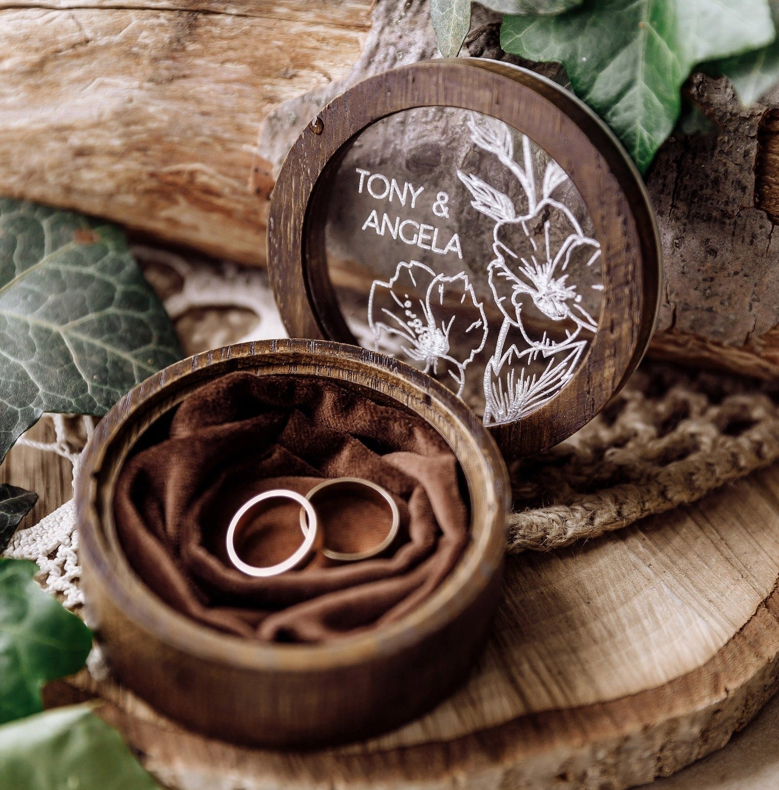 Дерев`яні коробочки для обручок