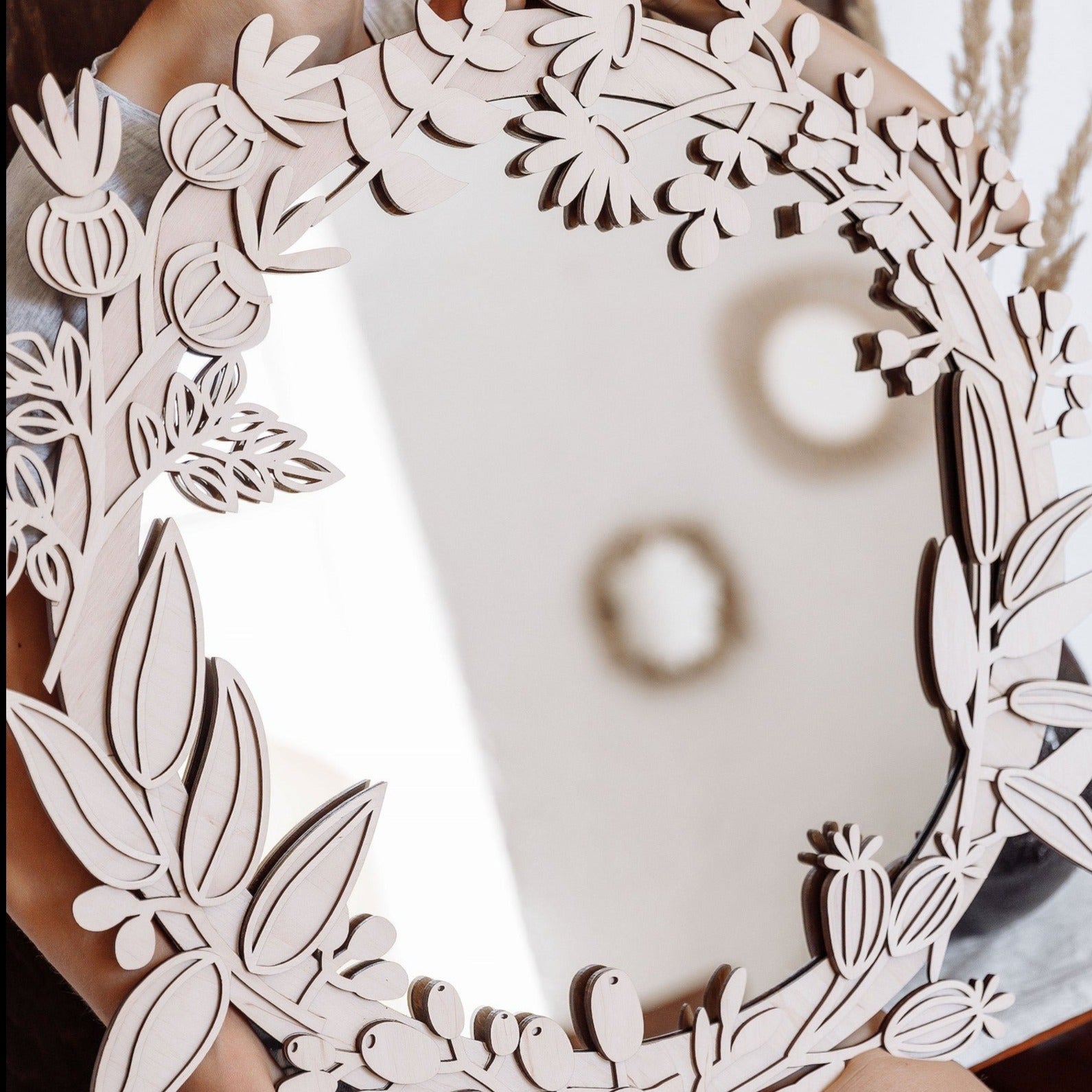 Настінне дзеркало,  дзеркало в спальню,  Дзеркало в рамі,  Дзеркала в прихожу і коридор,  Дзеркала в інтер'єрі, 