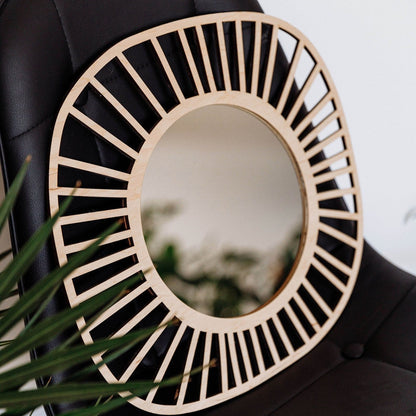 Дзеркало в рамі, 
Дзеркала в прихожу і коридор, 
Дзеркала в інтер'єрі, 
Кругле дзеркало в коридор, 
Дзеркало настінне, 
Дзеркала настінні, 
невелике дзеркальце, 